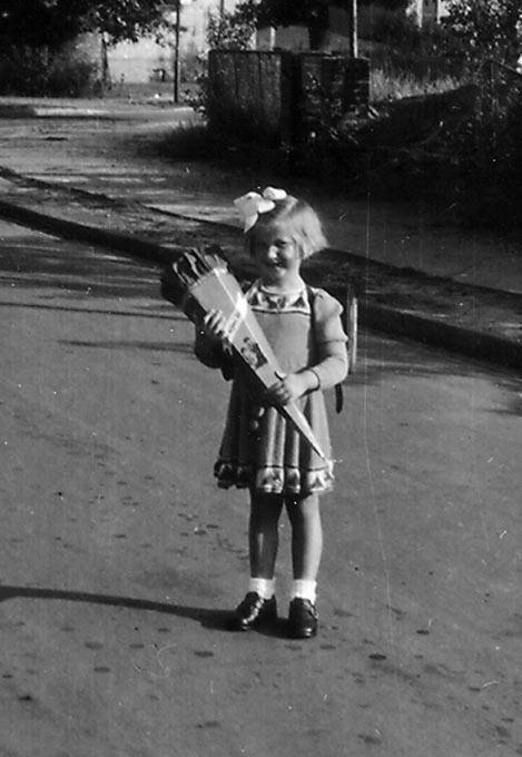 isolde_krueger_einschulung_1951_ii.jpg